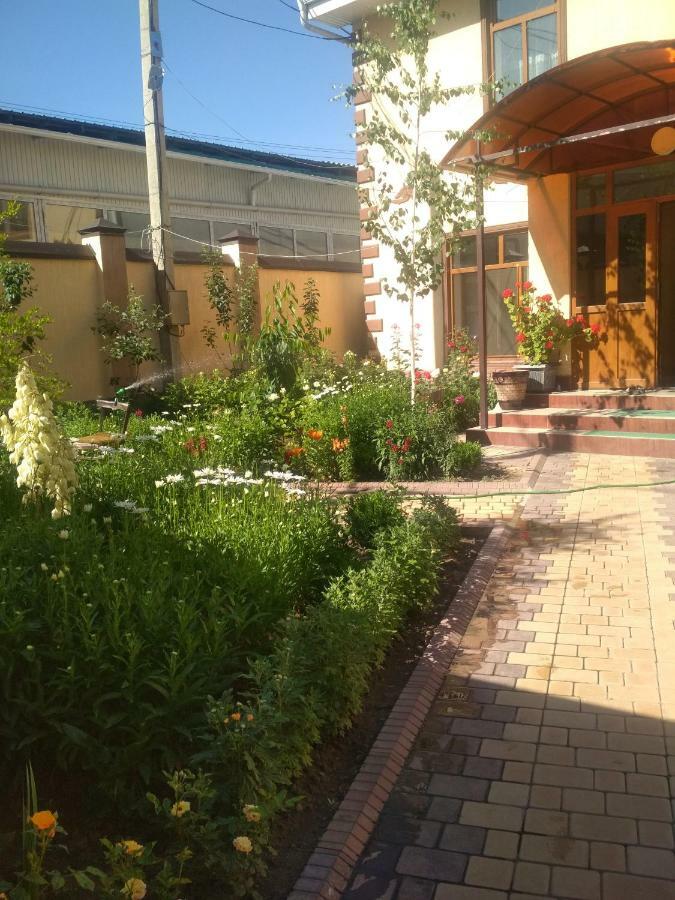 Medi Guest House Osh Exterior photo
