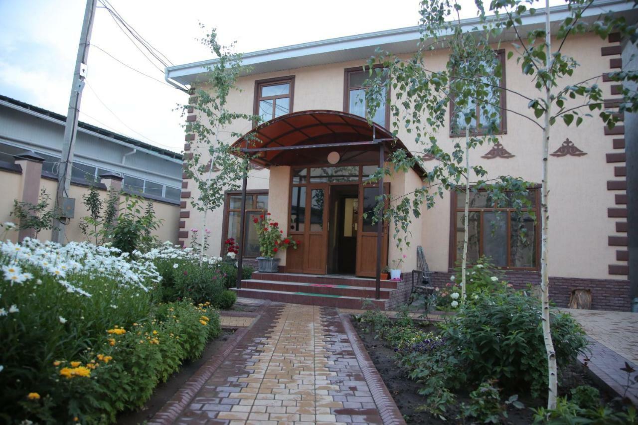 Medi Guest House Osh Exterior photo